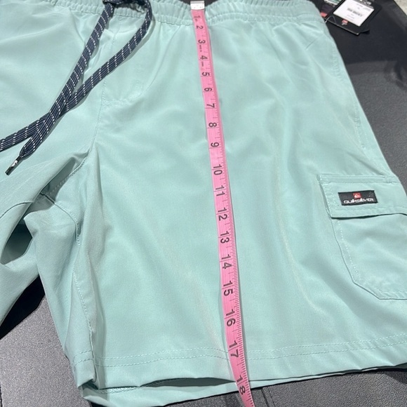 Quicksilver Lined board/swim,elastic drawstring waist,hip pockets,back velcro - Picture 10 of 12